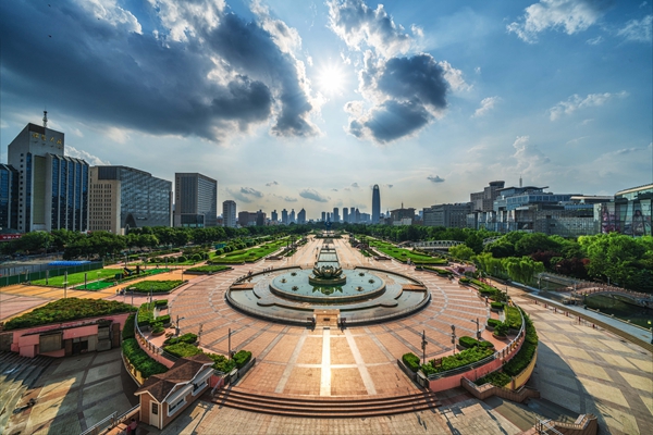 泉城廣場，20周年了！