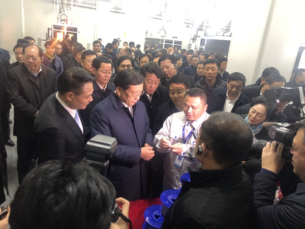 省委常委、市委書記王忠林到濟(jì)南新材料產(chǎn)業(yè)園區(qū)觀摩評議富通光纖預(yù)制棒（一期）項目
