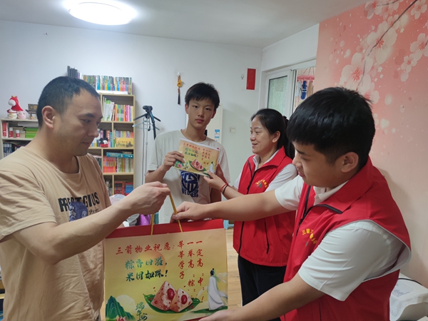 暖心助考，一舉高“粽” ——三箭物業(yè)公司黨支部深入開展“亮身份、樹形象、作貢獻、助發(fā)展”活動